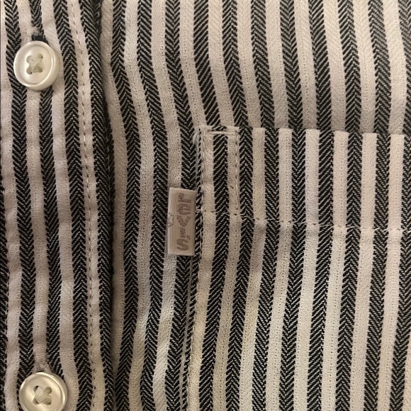 Women’s Levi's Classic Fit Navy White Stripe Button Down Shirt XS - Picture 3 of 5